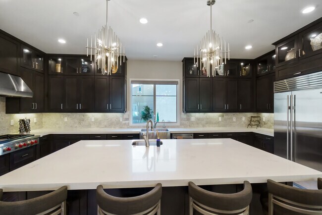 Building Photo - 193 Stellar