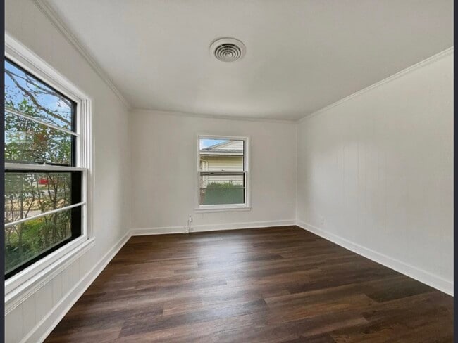 Building Photo - 1806 Jackson Dr