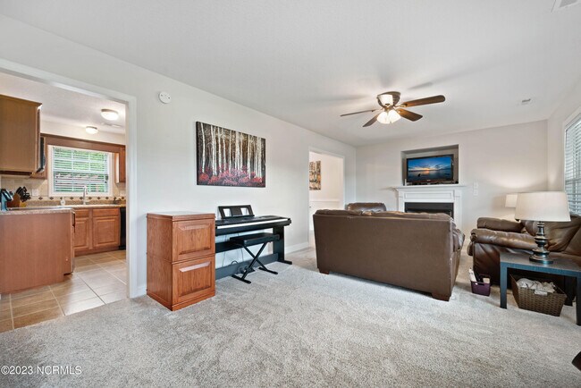 Building Photo - 305 Cabin Cir