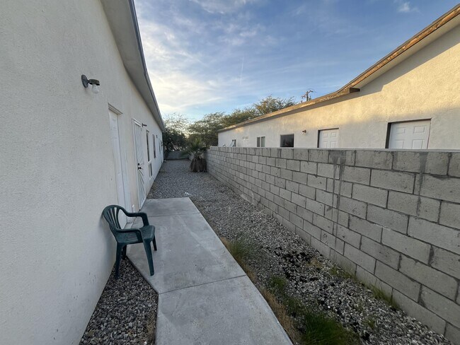 Building Photo - 6454 Palm View Ave