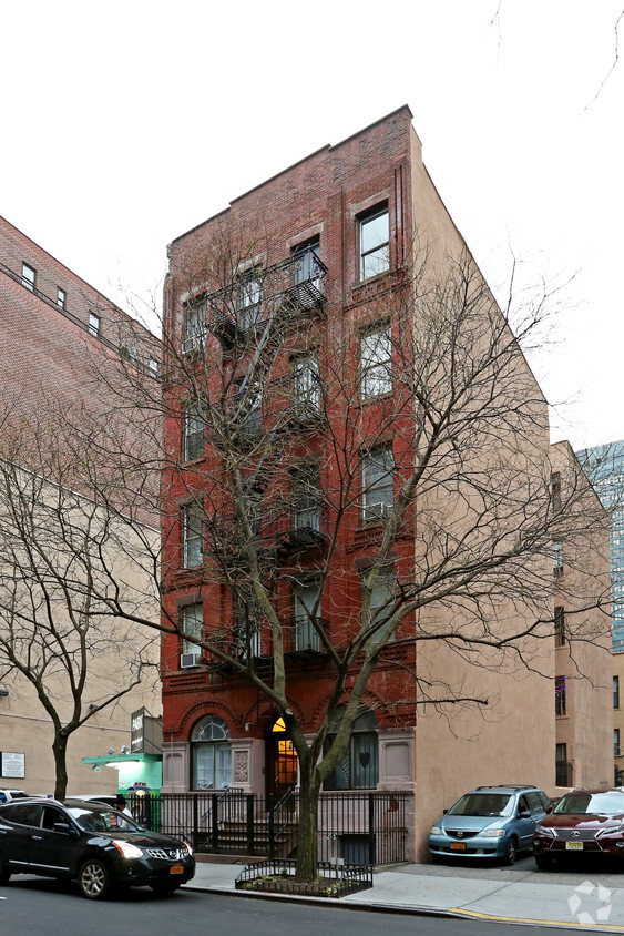 Foto principal - 348 W 45th St