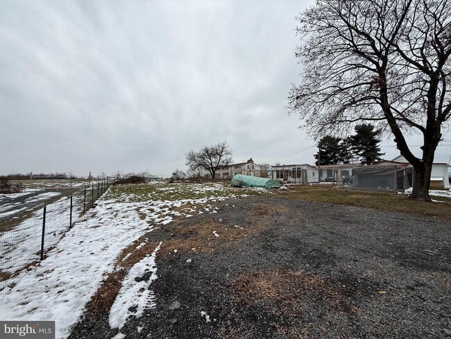 Building Photo - 937 Main St