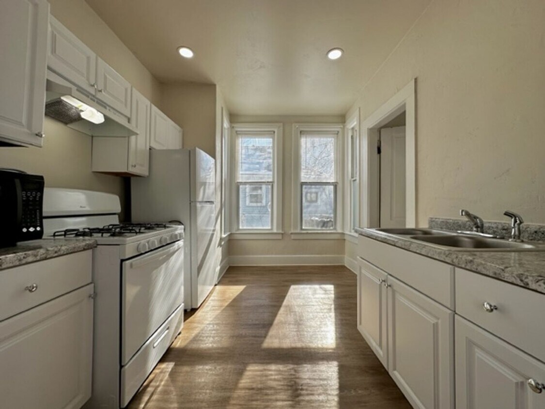 Primary Photo - Pine St Triplex
