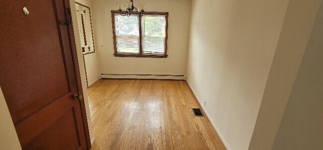 Building Photo - 22 Ryle Ave