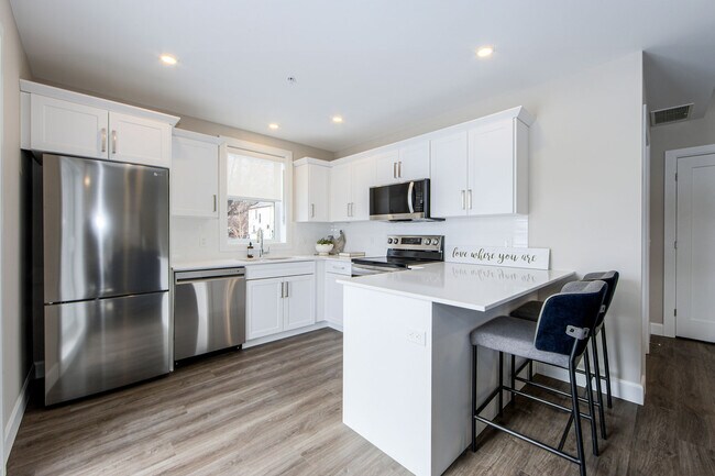Building Photo - Aura Apartments