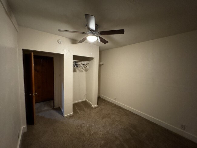 Building Photo - 1002 Elm Ave