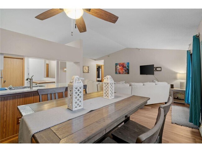 Foto del edificio - 4151 Boone Ave N