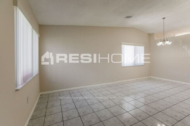 Building Photo - "Welcome Home! Get 1 month FREE RENT when ...