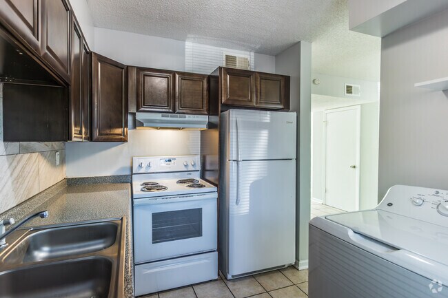 2 habitaciones, 1,5 baños - 969 pies cuadrados - Cocina - Spottswood Manor