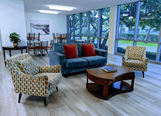 Foto del edificio - 2655 Collins Ave