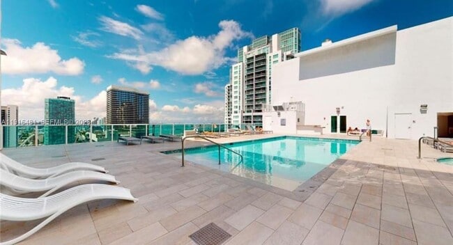 Foto del edificio - 133 NE 2nd Ave