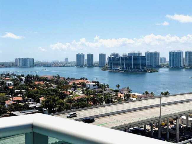 Foto del edificio - 19380 Collins Ave