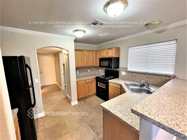 Foto del edificio - 3719 E Inverness Ave