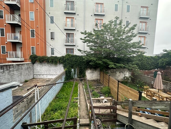 Building Photo - 917 Ellsworth St