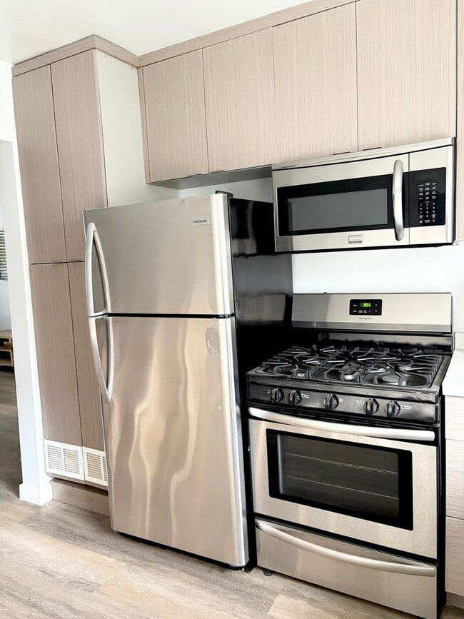 Building Photo - 2727-2741 Abbot Kinney Blvd