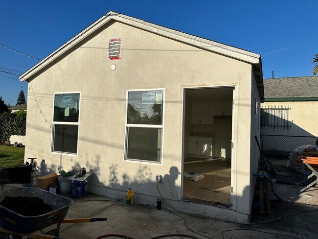 944 E. 105th - Main Entrance - 946 E 105th St