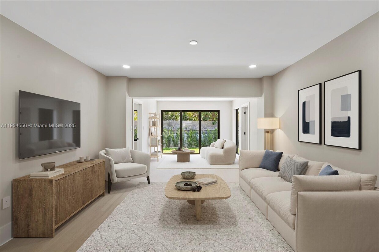 Foto principal - 9073 Dickens Ave