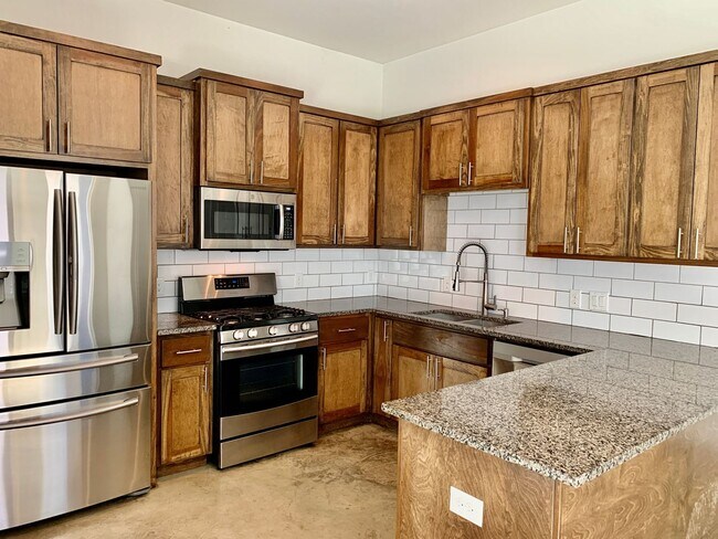Building Photo - Modern 2 bedroom, 2.5 bathroom with a Back...