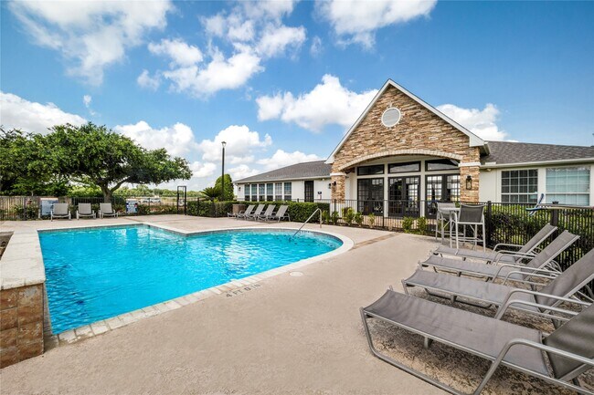 Building Photo - 3419 Fountains Dr