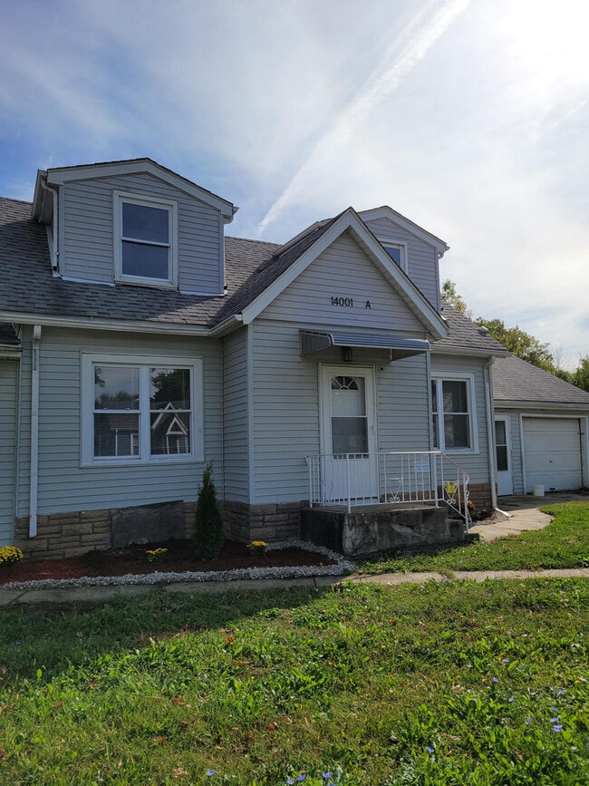 Building Photo - 14001 Lamon Ave