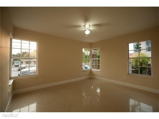 Building Photo - 60 SW 63rd Ave