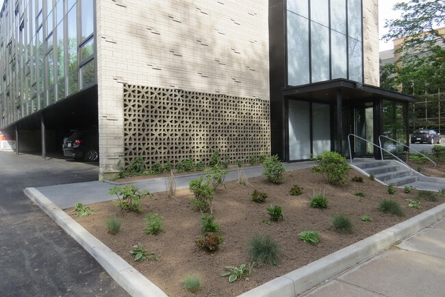 Building Photo - 1545-1545 Oxford St