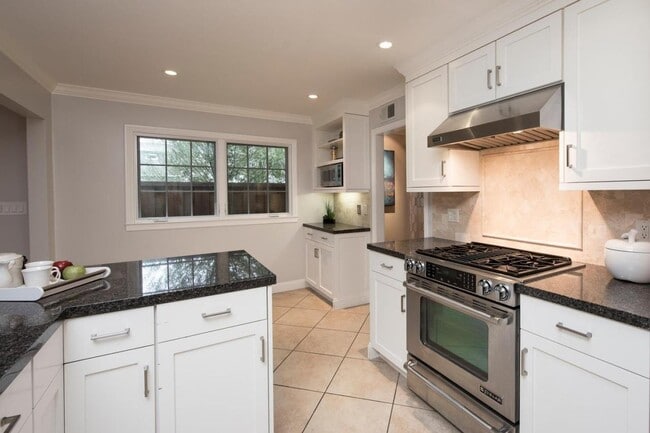 Building Photo - 1534 White Oak Way