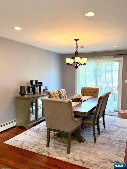 Foto del edificio - 13-55 Comerford Place Unit