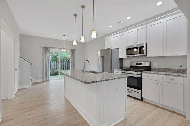 Building Photo - Spacious 3BR House in Wilmington - Newer C...