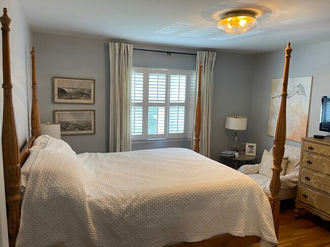 Bedroom #1 - 161 Saint Margaret St