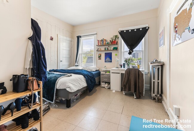 Building Photo - 175 River St