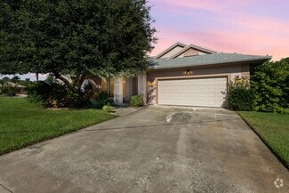 Building Photo - 4740 Seminole Trail