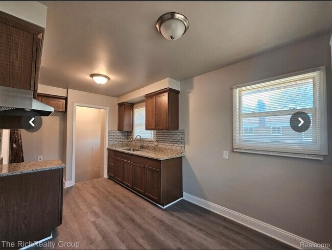 Foto del edificio - 28951 Hazelwood St