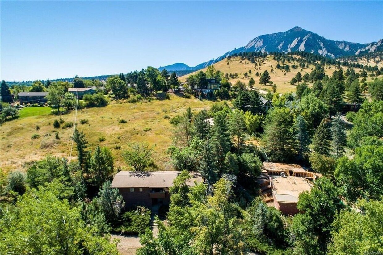 Foto principal - Beautiful SW Boulder MCM Home with Mountai...