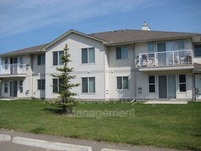 Building Photo - 4405-4437 37 St