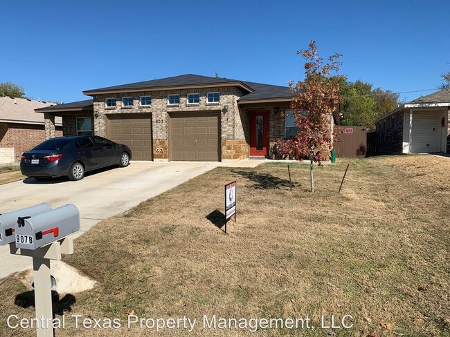 Building Photo - 907 Rosewood Dr