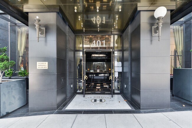 Building Photo - INDULGE IN LUXURIOUS CITY LIVING WITH THIS...
