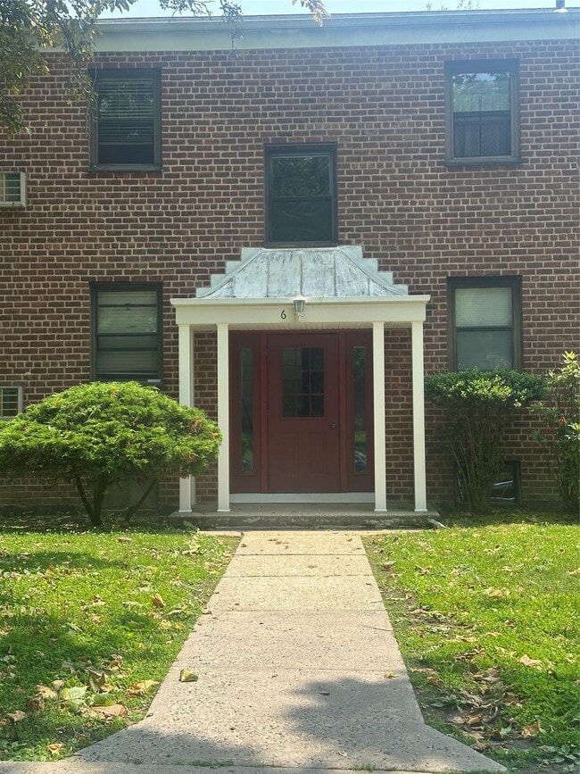 Building Photo - 6 Lawrence Dr