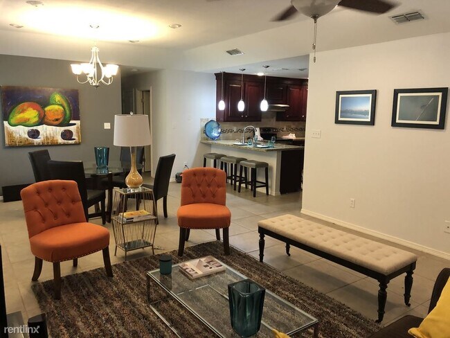 Foto del edificio - 2 br, 2 bath Duplex - 6245 Camelot Drive