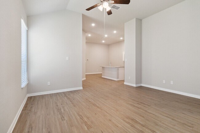 Foto del edificio - Want luxury living in the Far West ...Look...