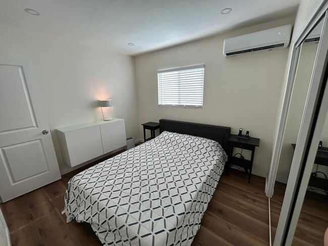 Foto del edificio - 1316 N Hollywood Way