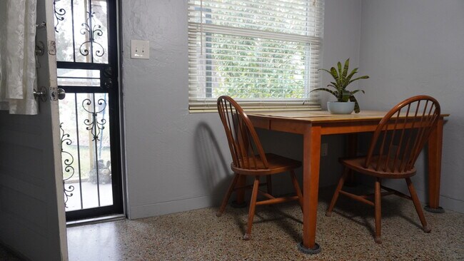 Foto del edificio - 237 18th Ave S