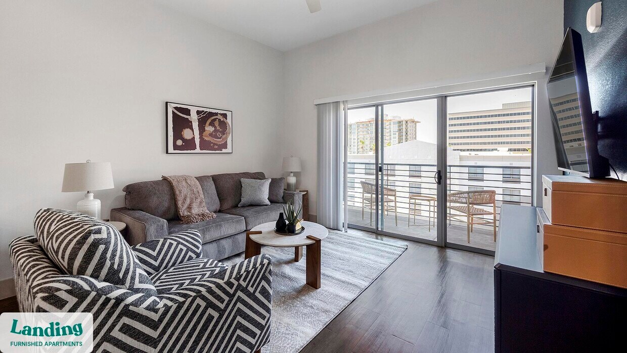 Foto principal - 2323 E Highland Ave
