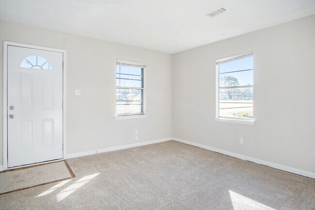Building Photo - 600 6th Ave N