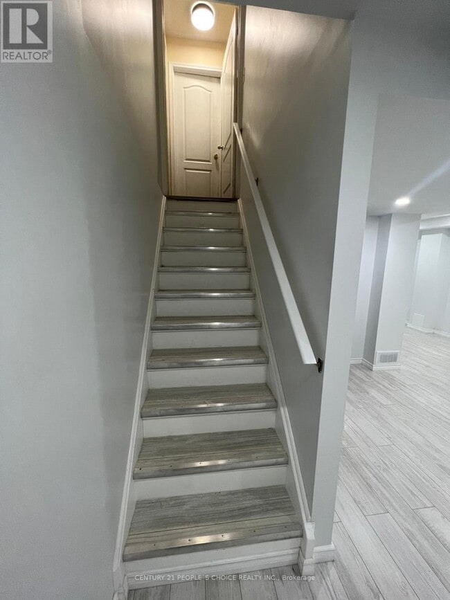 Building Photo - 10 Chudleigh Ave