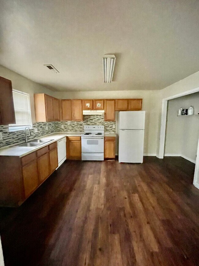 Foto del edificio - 5104 Brooktree Dr