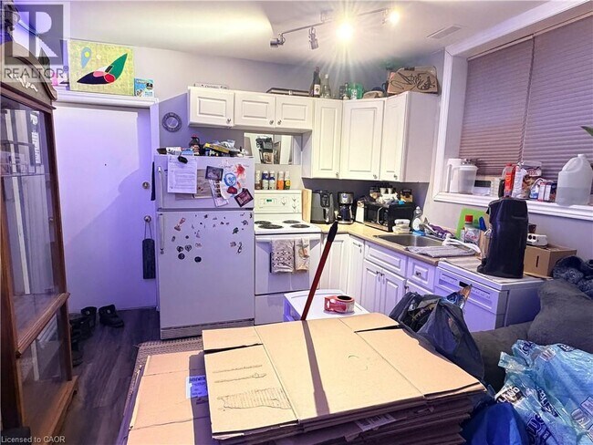 Building Photo - 318 Dolph St S