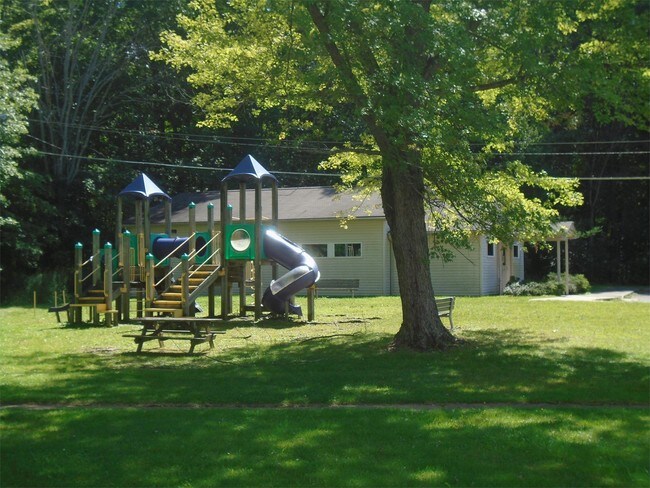 Building Photo - 1042 Eastway Dr