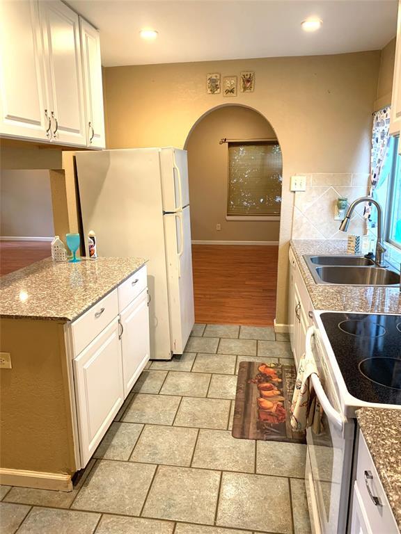 Building Photo - 3005 Peachtree Ln