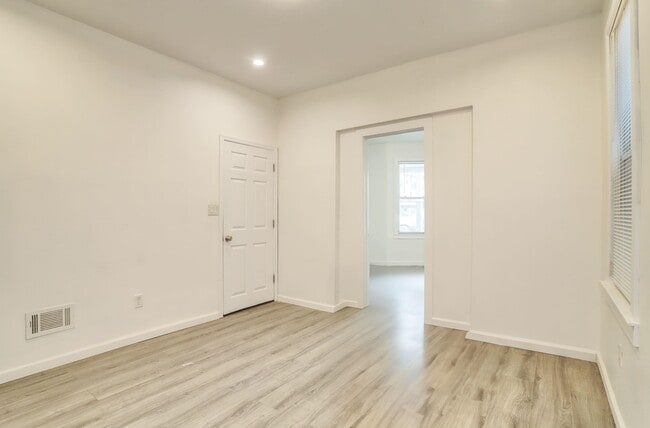 Building Photo - 112 Randolph Ave